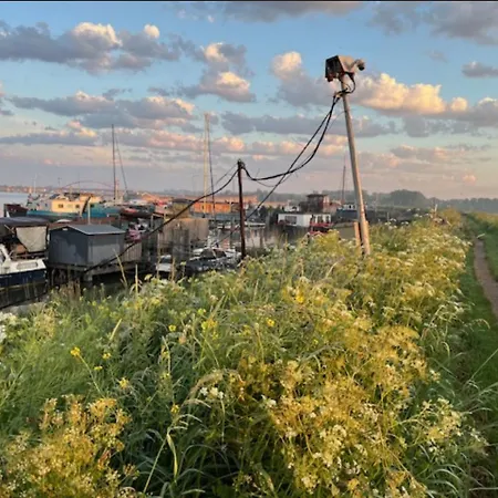 Bed & Breakfast Casey's View House Boat