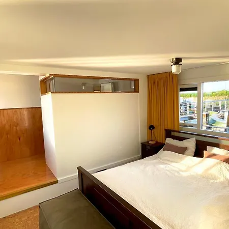 Bed & Breakfast Casey's View House Boat