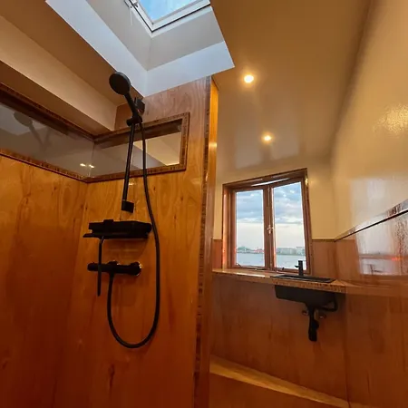 Bed & Breakfast Casey's View House Boat 4*