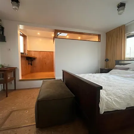 Bed and breakfast Casey's View House Boat 3*