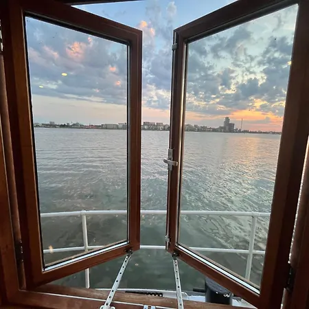 Casey's View House Boat