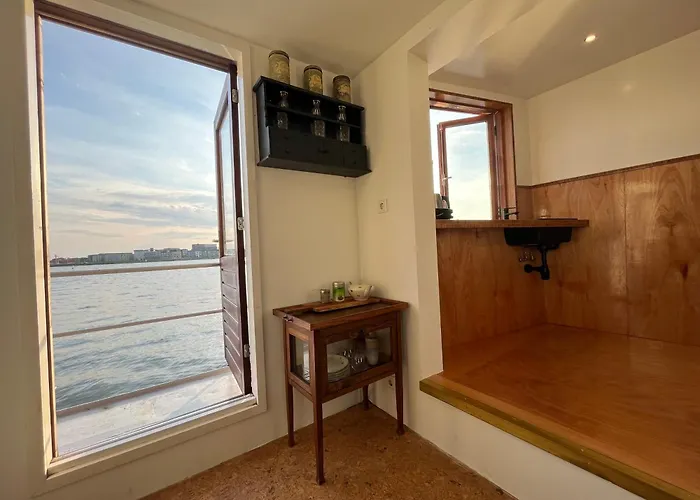 B&B Casey's View House Boat 암스테르담