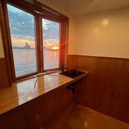 Casey's View House Boat 住宿加早餐酒店 阿姆斯特丹