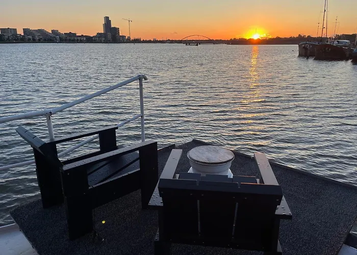 Bed & Breakfast Casey's View House Boat 4*