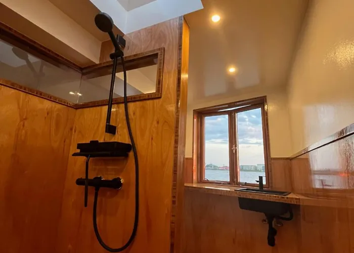 Bed & Breakfast Casey's View House Boat 4*