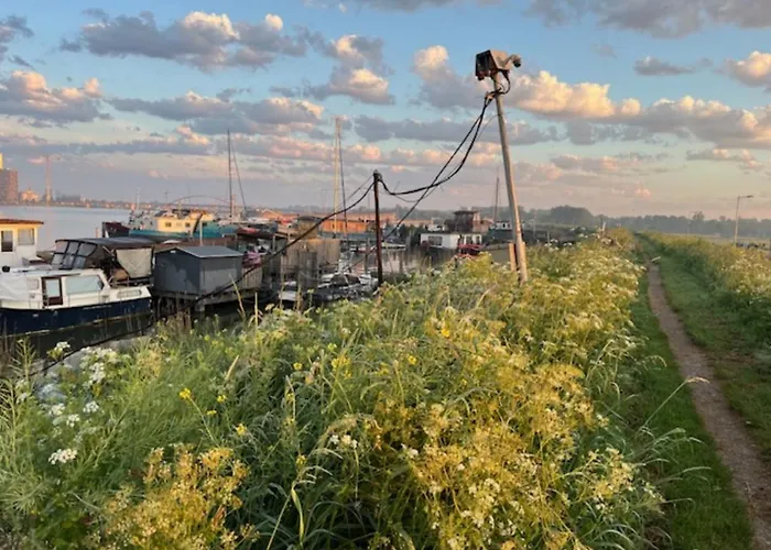 Bed & Breakfast Casey's View House Boat