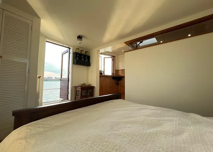 Casey's View House Boat Bed & Breakfast Amsterdam