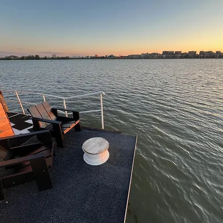 Frühstückspension Casey's View House Boat