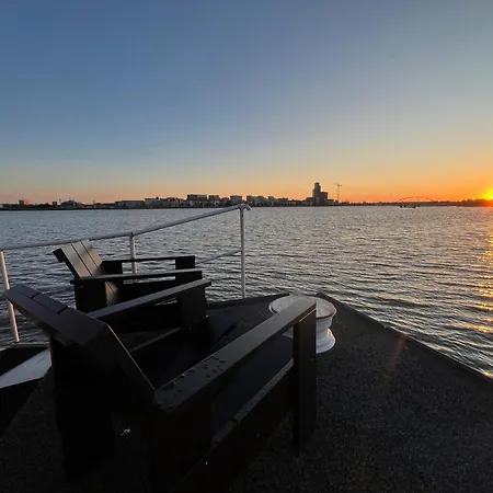 Casey's View House Boat * Amszterdam